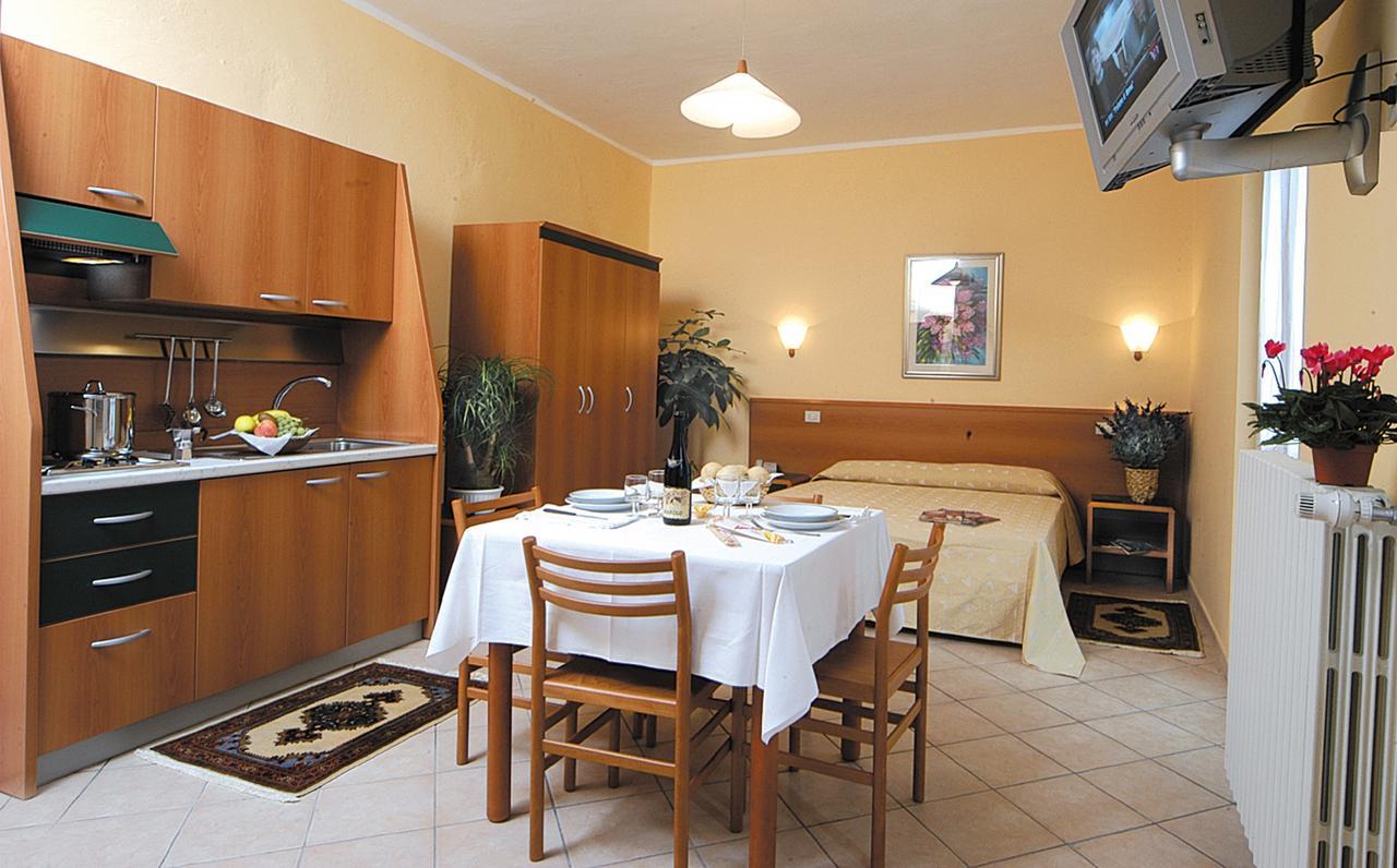 Casa Vacanze Provenzale Torre Pellice Habitación foto